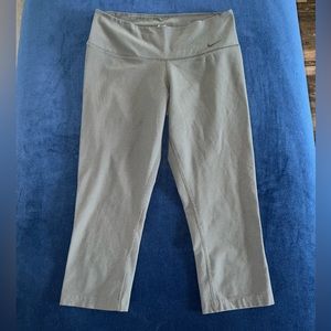 Gray Nike dri fit capri leggings size small